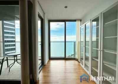 For sale! Luxury Beachfront condo in Wongamat Beach Pattaya