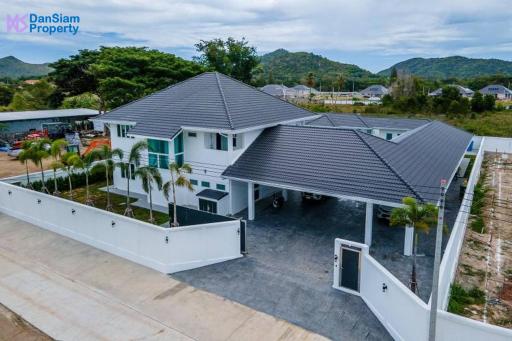 Brand new Villa in Hua Hin near Black Mountain Golf Resort