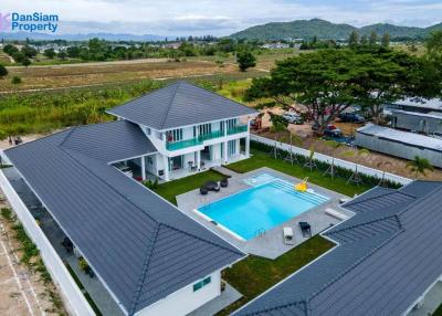 Brand new Villa in Hua Hin near Black Mountain Golf Resort