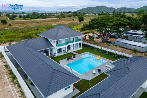 Brand new Villa in Hua Hin near Black Mountain Golf Resort