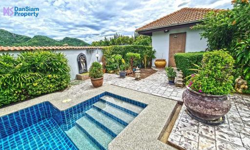 Cozy 4-Bedroom Pool Villa in Hua Hin at Soi102