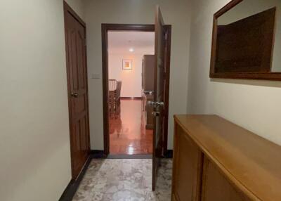 Large Apartment Sukhumvit 23