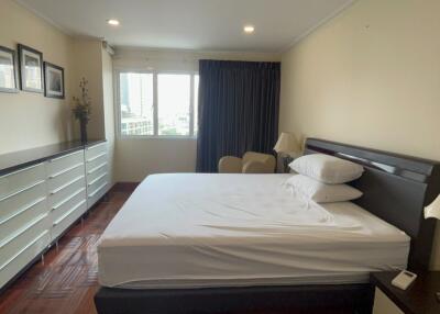 Large Apartment Sukhumvit 23