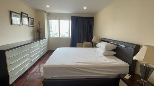 Large Apartment Sukhumvit 23