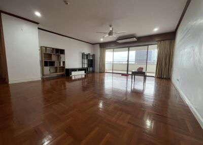 For RENT : Tower Park / 3 Bedroom / 3 Bathrooms / 277 sqm / 85000 THB [10957159]