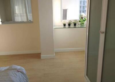 2-BR Condo near BTS Phra Khanong (ID 515201)