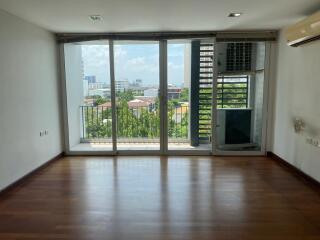 1-bedroom spacious condo for sale in Thonglor area