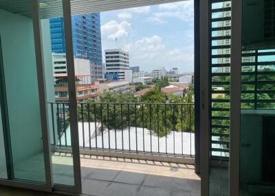 1-bedroom spacious condo for sale in Thonglor area