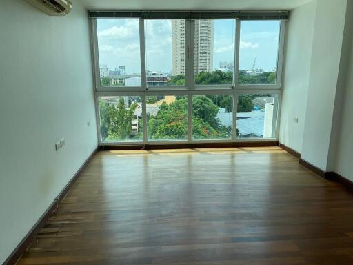 1-bedroom spacious condo for sale in Thonglor area