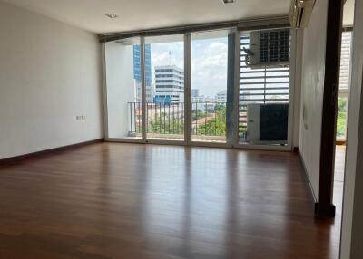 1-bedroom spacious condo for sale in Thonglor area