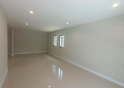 House for sale, Delight On Nut - Motorway, Sisa Chorakhe Noi, Bang Sao Thong, Samut Prakan.