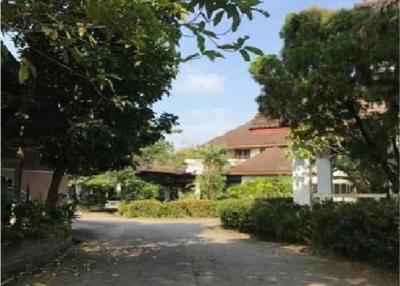 Land for sale 8 rai with houses and factories, Soi Petchkasem 48, Bang Duan , Phasi Charoen , Bangkok.