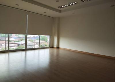 Office + House for sale , Soi Punnawithi 34, Sukhumvit 101 Road, Bang Chak , Phra Khanong , Bangkok.