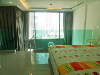 Wongamat Tower Duplex 1 Bed Condo for Sale