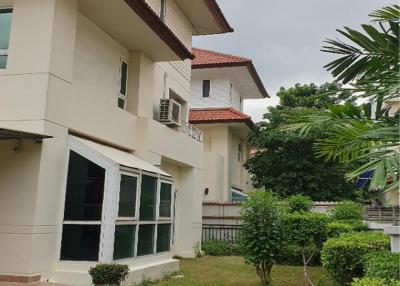 House for sale, Villa Nakarin Village, Sukhaphiban 2 Road, Prawet , Bangkok.