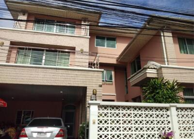 Detached house for sale, Soi Phatthanakan 50, Suan Luang , Bangkok.