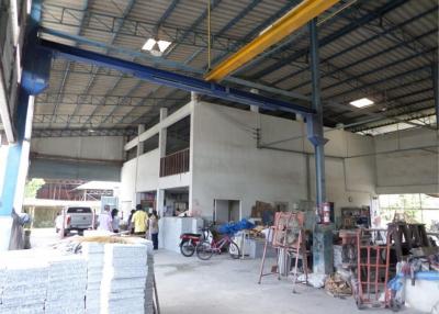 Factory warehouse for sale, Soi Thanasit 6, Thepharak Road, Bang Pla , Bang Phli , Samut Prakan.