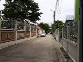 House for sale with land 367 sq m. Soi Ramintra 38 Intersection 7, Nuanchan , Bueng Kum , Bangkok.