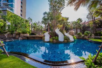 Hot Deal! Riviera Wongamat Condo for Sale