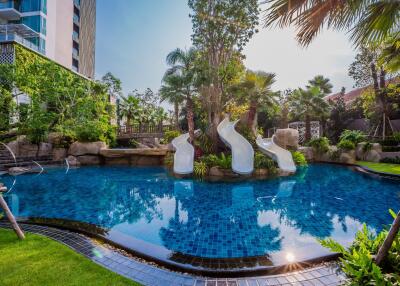 Glamours of Riviera Wongamat Condo for Sale