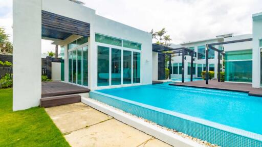 Absolute Oceanfront Villa Near Phuket International Airport