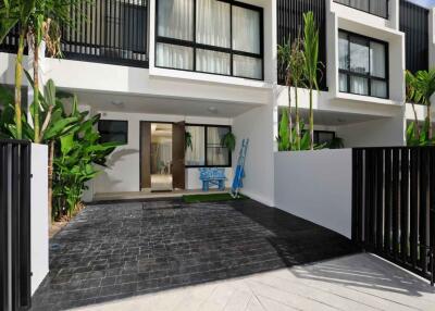 Nicely Furnished 3 Bedroom Townhouse in Laguna Park