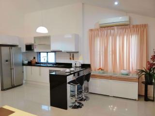 4 Bedrooms Villa / Single House in Siam Place East Pattaya H009992