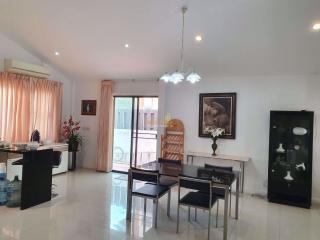 4 Bedrooms Villa / Single House in Siam Place East Pattaya H009992