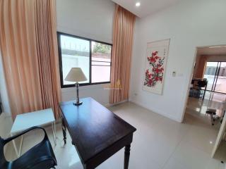 4 Bedrooms Villa / Single House in Siam Place East Pattaya H009992