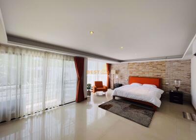 3 Bedrooms Townhouse in Grand Condotel Jomtien H011133