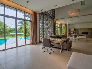 5 Bedroom Private Villa for Sale in Angsana Residences Phuket