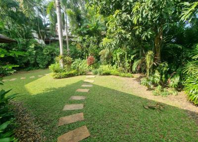 5 Bedroom Stand Alone Villa for Sale in Rawai