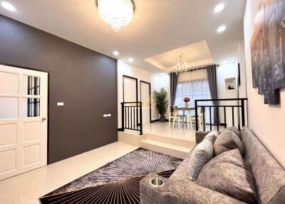 2 Bedrooms Villa / Single House Bang Lamung H010995