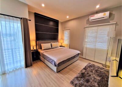 4 Bedrooms Villa / Single House in Pattalet East Pattaya H010464