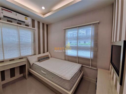 4 Bedrooms Villa / Single House in Pattalet East Pattaya H010464