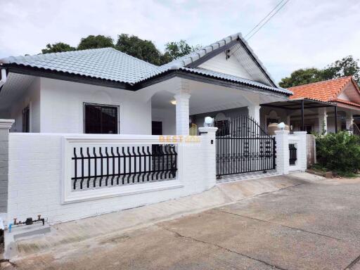 2 Bedrooms Villa / Single House in Rattanakorn 7 East Pattaya H011072