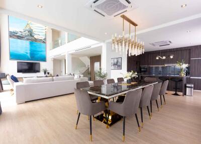 Stunning 6 Bedroom Villa for Sale in Layan Beach