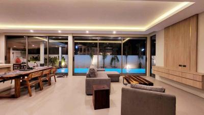 Luxurious Villa for Sale in Land and House, Chalong