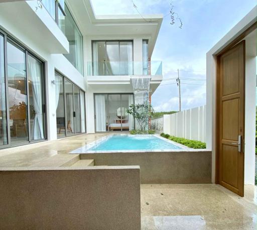 3 Bedroom Contemporary Pool Villa for Sale in Pasak