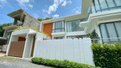 3 Bedroom Contemporary Pool Villa for Sale in Pasak