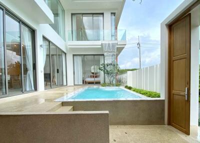 5 Bedroom Pool Villa for Sale in Cherngtalay