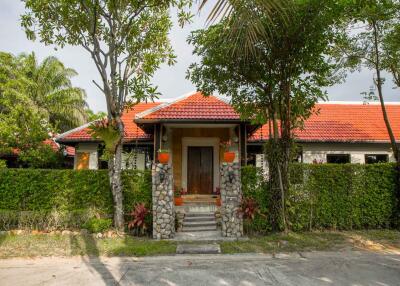 Private Villa With Large Plot for Sale in Pasak