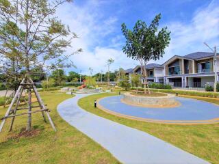 3 Bedrooms Villa / Single House in The Palm Parco Nong Pla Lai H011028