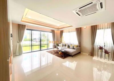 3 Bedrooms Villa / Single House in The Palm Parco Nong Pla Lai H011028