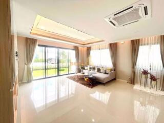 3 Bedrooms Villa / Single House in The Palm Parco Nong Pla Lai H011028