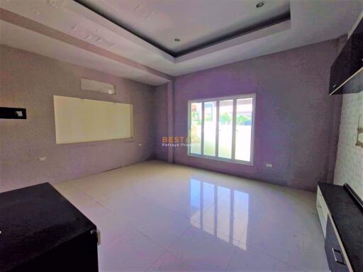 4 Bedrooms Repossessed in Piam Mongkhon Village Huay Yai REP011005