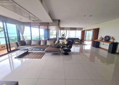 3 Bedrooms Condo in Baan Haad U Thong Pratumnak C011019