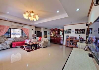 4 Bedrooms Villa / Single House Mabprachan Lake H010630