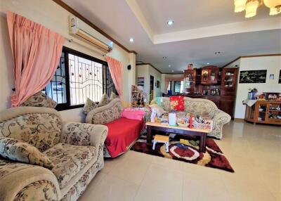 4 Bedrooms Villa / Single House Mabprachan Lake H010630