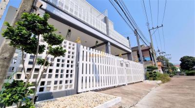 2 Bedrooms Townhouse Pattaya H010718